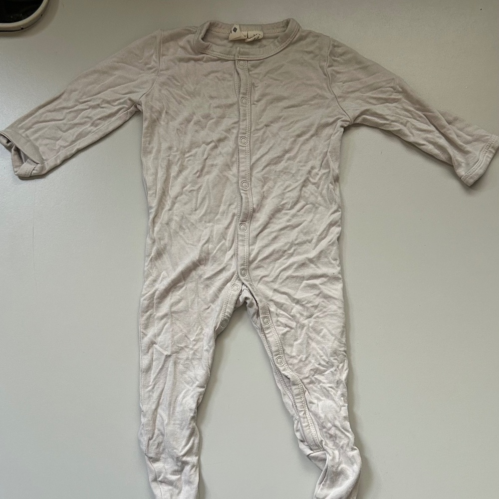 Kyte Baby Soft Lightweight Long Sleeve Onesie in Oat 3-4 Months